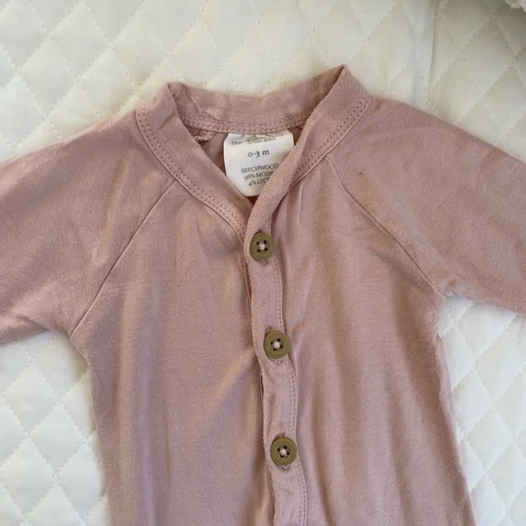 Kate Quinn Organic Baby Footed Bamboo Onesie Button Down Light Pink - Picture 3 of 3